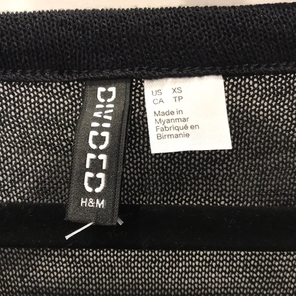 H & M sweater (Divided) - Picture 2 of 4